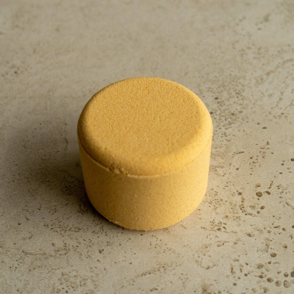 
                  
                    bath bomb with vanilla and ylang ylang coloured with yellow clay nourishing for the skin with sweet almond oil and shea butter
                  
                