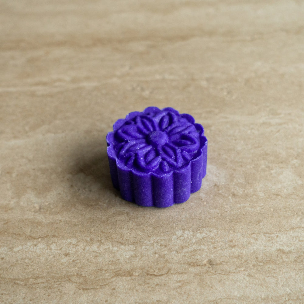 
                  
                    purple shampoo bar for blonde and silver hair stops brassy tones in 35g bar wrapped in paper small size
                  
                